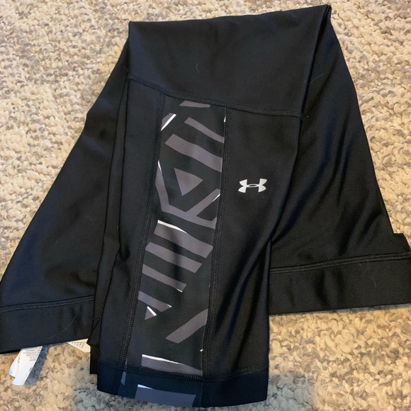 2 pairs of women’s under armour capris - Picture 2 of 4